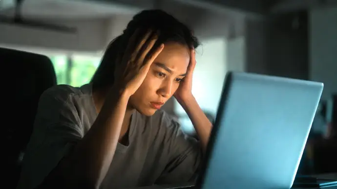 Postura visiva e schermi: stai guardando bene o stai affaticando i tuoi occhi?